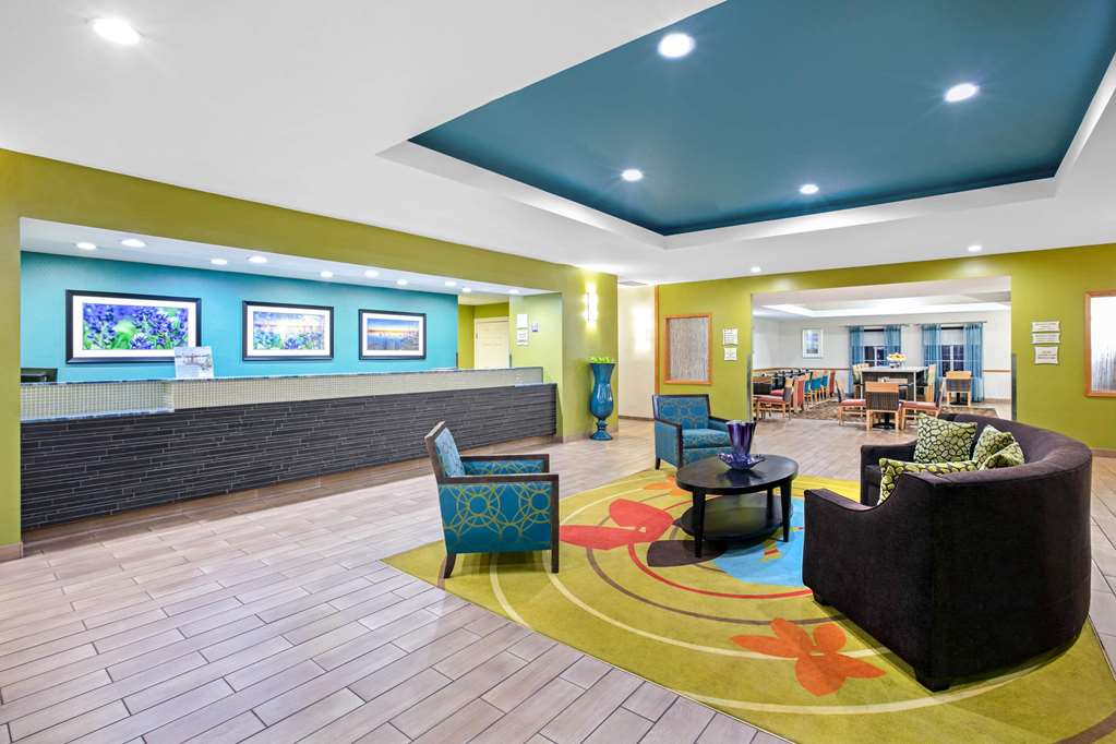 La Quinta Inn & Suites by Wyndham Paris - photo 26