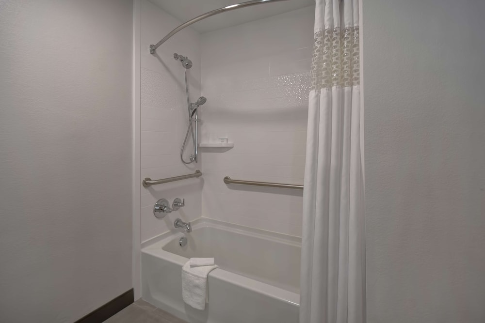 Hampton Inn Potomac Mills Woodbridge - photo 20