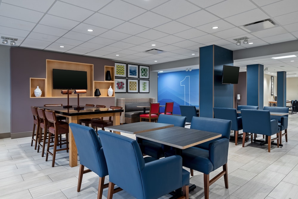Holiday Inn Express Hotel & Suites Woodbridge by IHG - photo 43