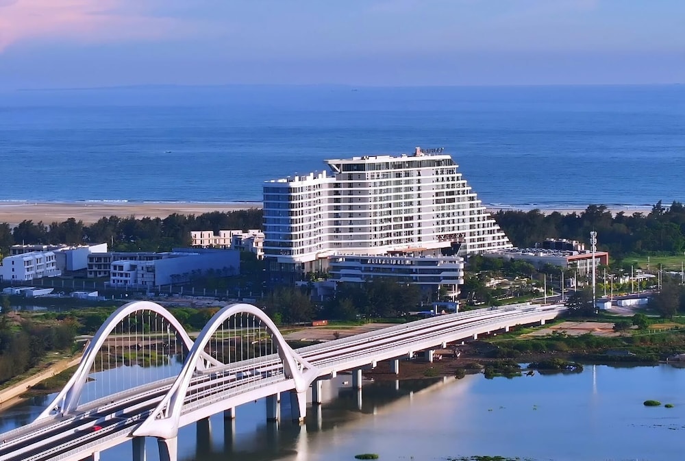 Hualuxe Resort Beihai Silver Beach By Ihg in Beihai, People's Republic of China