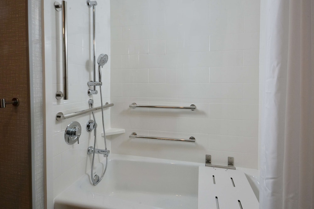 Hampton Inn & Suites by HIlton Charlotte North I 485 - photo 52