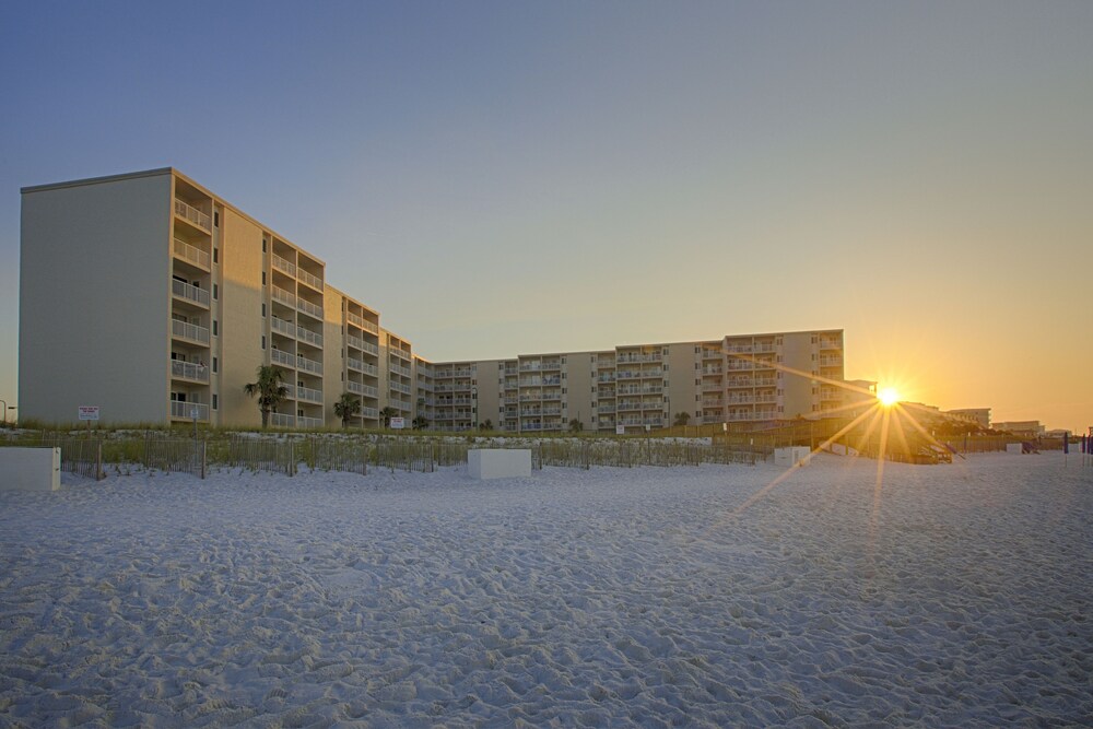 Holiday Surf and Racquet Club - photo 57