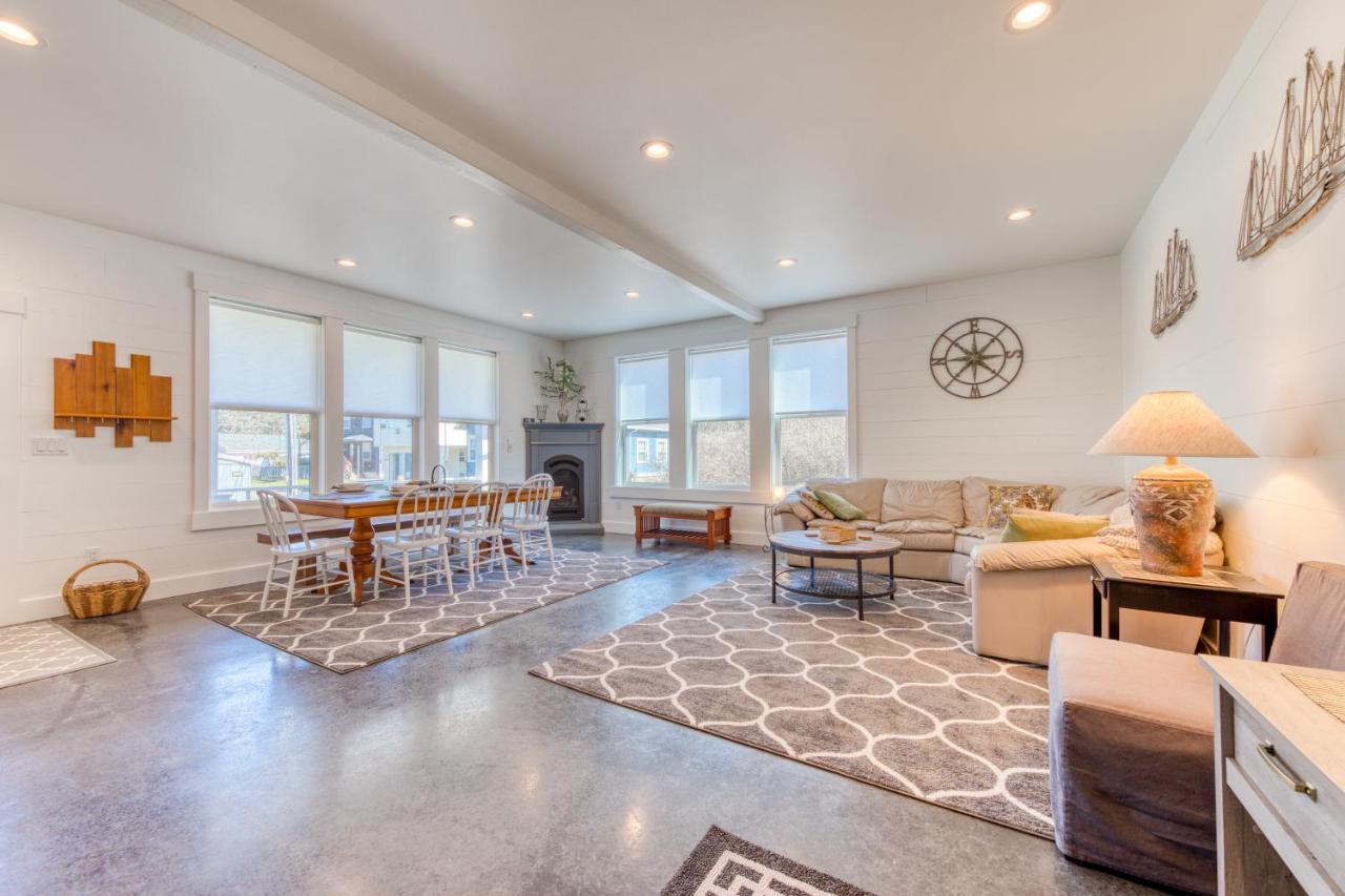 Twin Rocks Beach Retreat in Rockaway Beach, United States