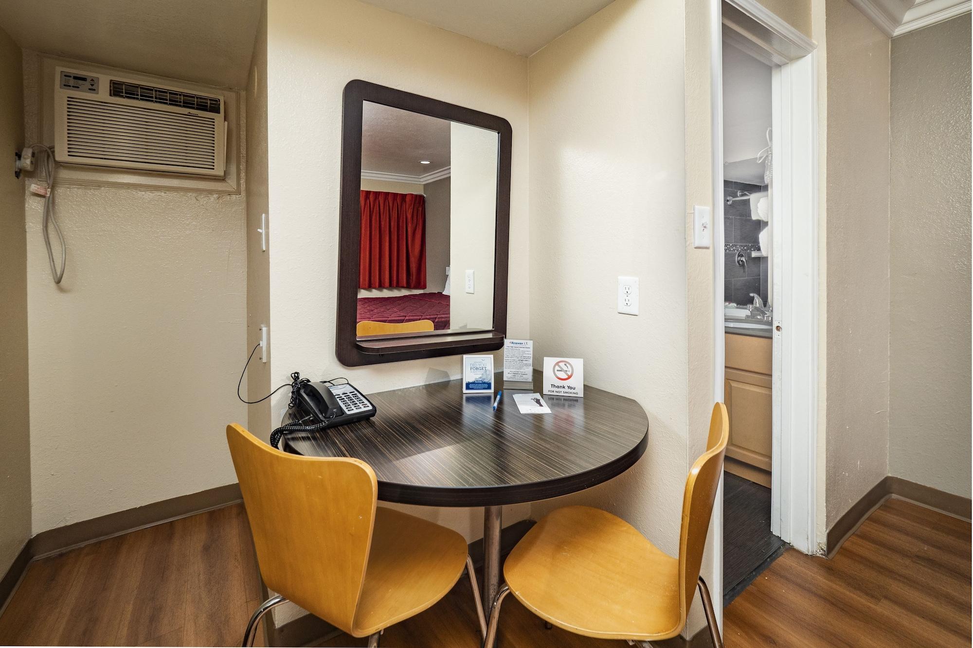 Travelodge By Wyndham Sacramento Convention Center - photo 18