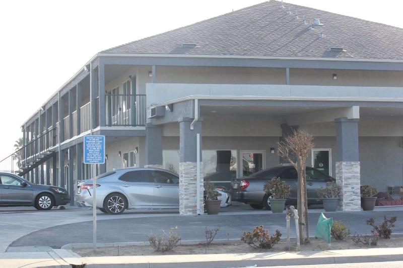 SureStay Hotel by Best Western Chowchilla Yosemite - photo 14