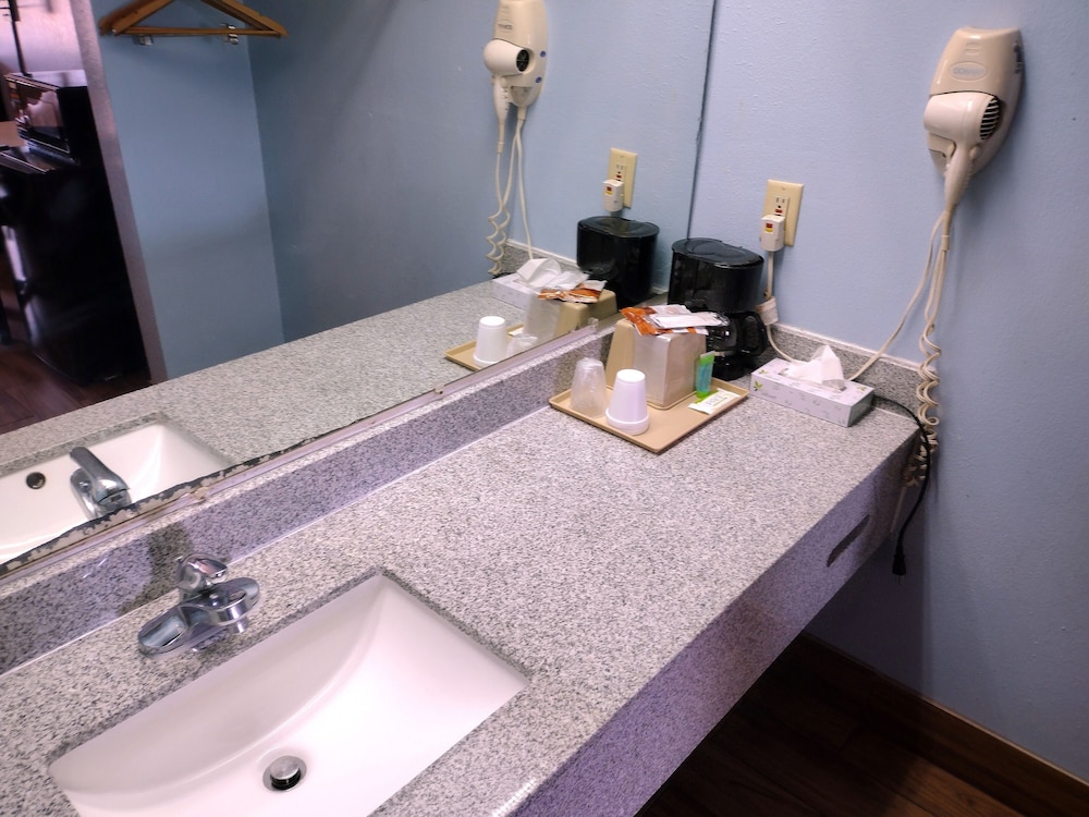 Rodeway Inn Richland Jackson South - photo 14