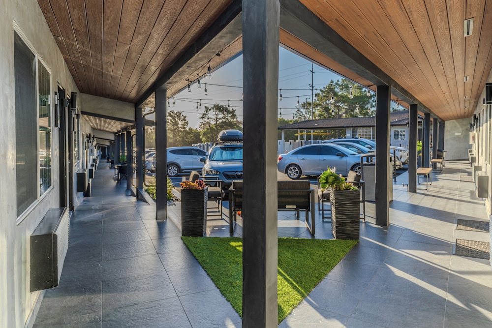 Monterey Surf Inn - photo 17