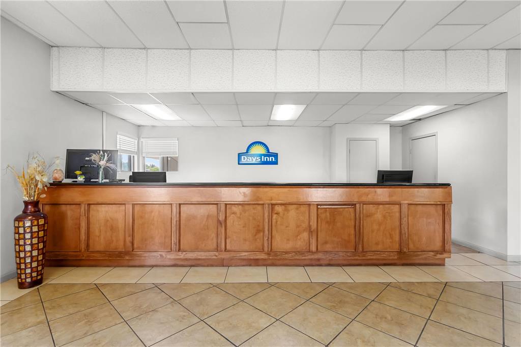 Days Inn by Wyndham Huntington - photo 8