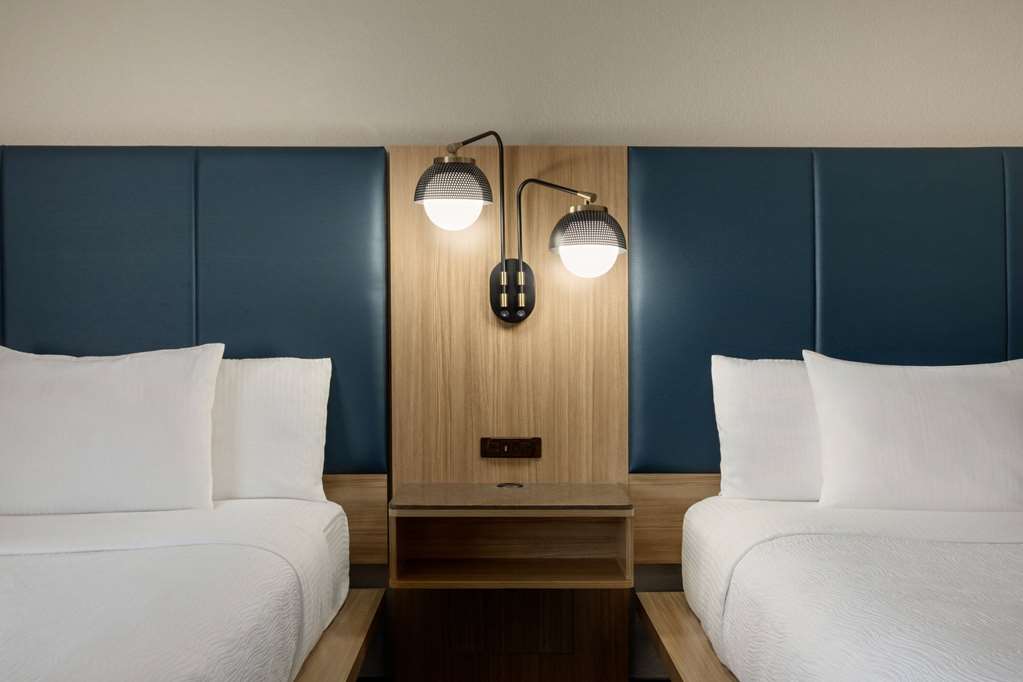 La Quinta Inn & Suites by Wyndham Austin Southwest - photo 21