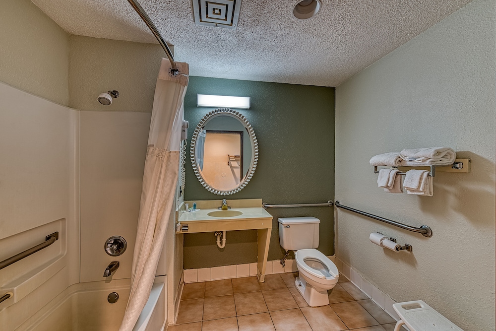 American Inn and Suites Dundee - photo 22