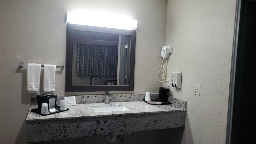 Crescent Park Motel & Suites - photo 19