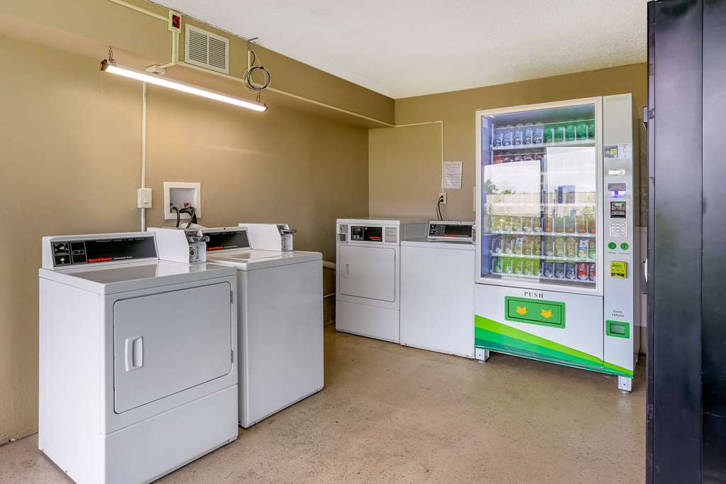 Econo Lodge Shorewood - photo 29