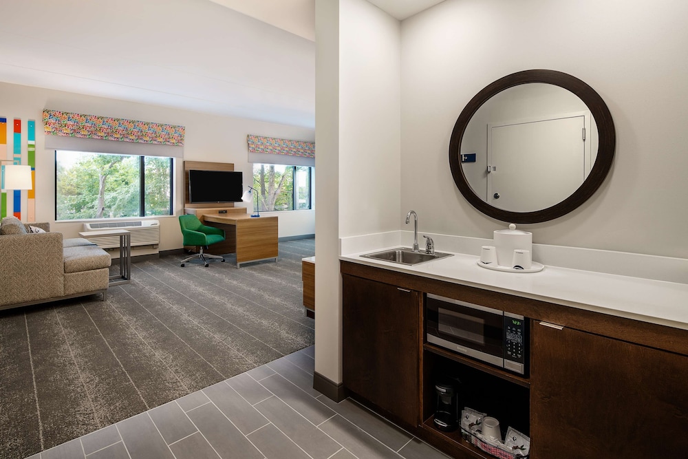 Hampton Inn & Suites Raleigh Midtown - photo 27