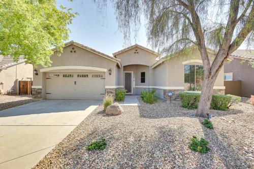 Sunny Arizona Getaway with Heated Pool and Patio — hotel in Surprise