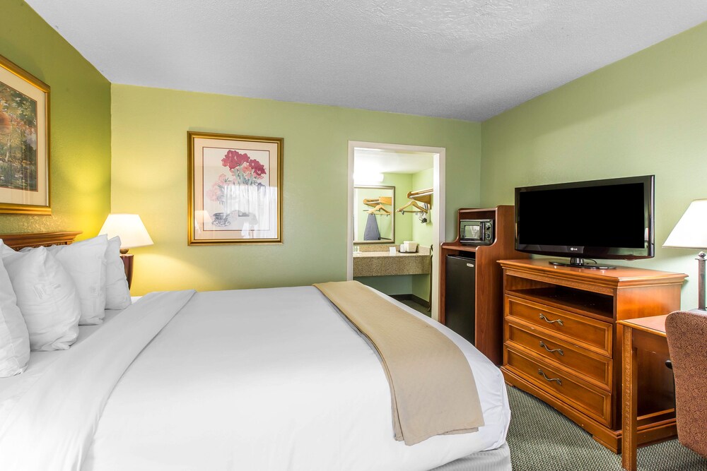 Quality Inn & Suites Waycross - photo 9