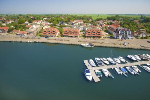 Hafenhäuser Wiek Ferienwohnung 07 — 4-Star Luxury Hotel in Wiek, Germany