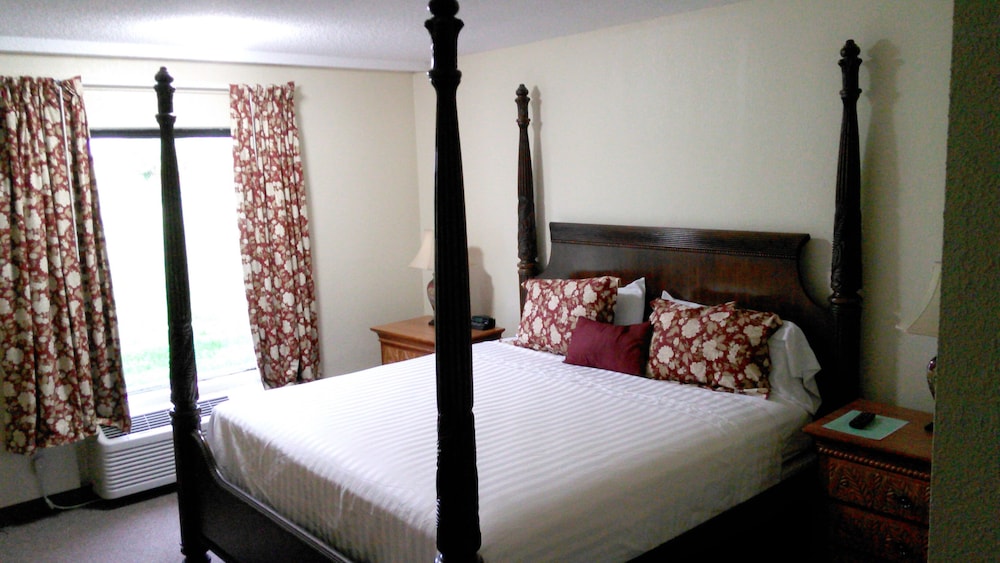 Days Inn & Suites by Wyndham Lake Okeechobee - photo 6