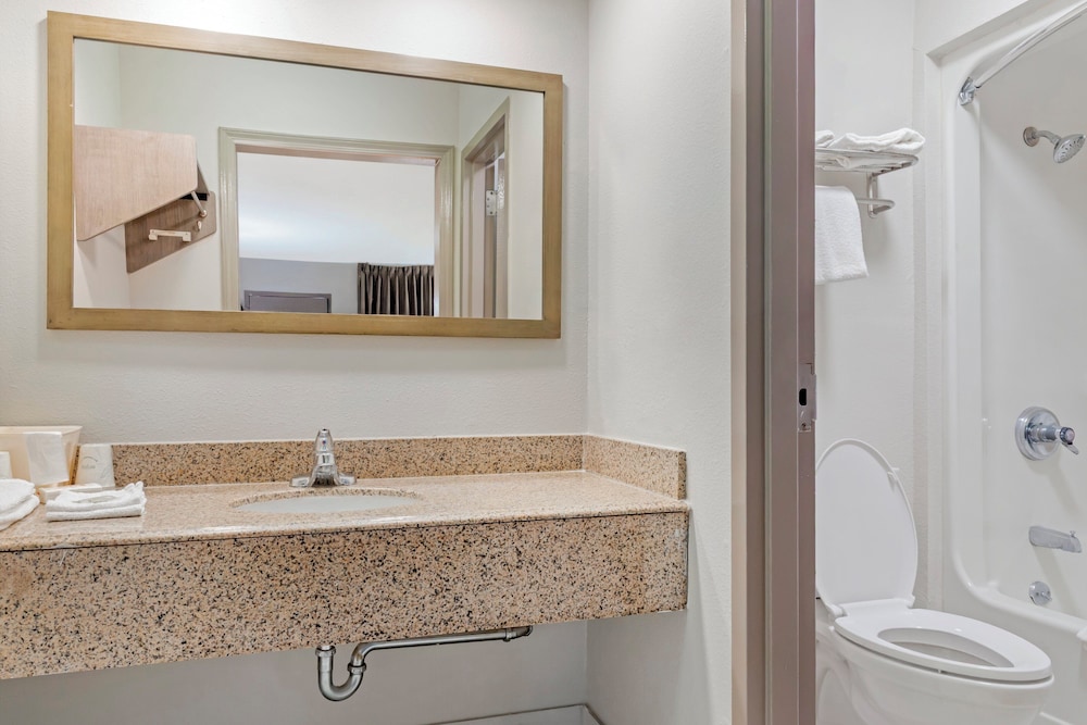 Red Roof Inn Bowling Green - photo 20