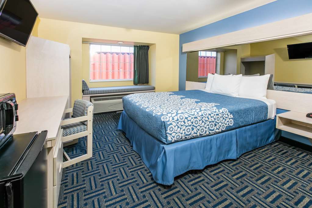 Days Inn & Suites by Wyndham Pryor - photo 9