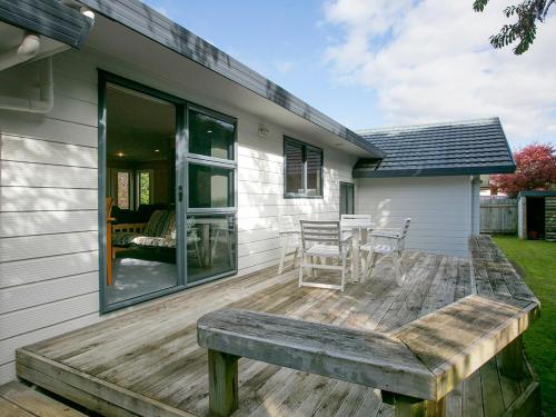 Laid Back on Lakewood Taupo Holiday Home — 4-Star Luxury Hotel in Taupo, New Zealand