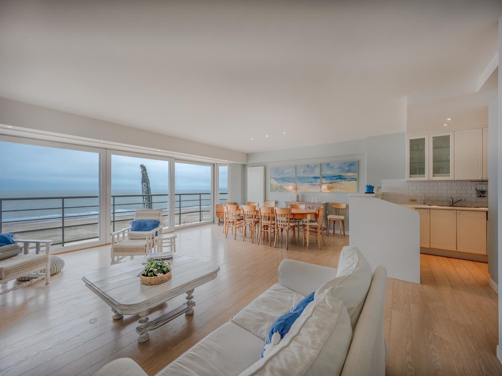 Spacious 9 Guest Knokke Apt — 4-Star Luxury Hotel in Knokke-Heist, Belgium