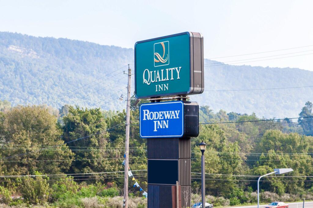 Travelodge by Wyndham Harriman - photo 4