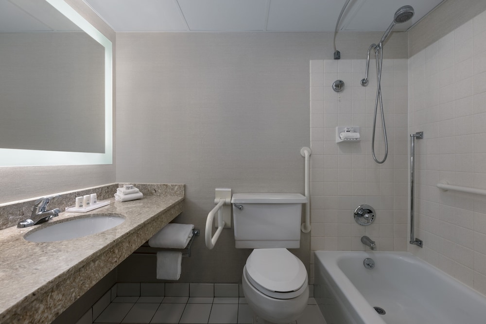 Holiday Inn Des Moines Airport Conf Center by IHG - photo 21