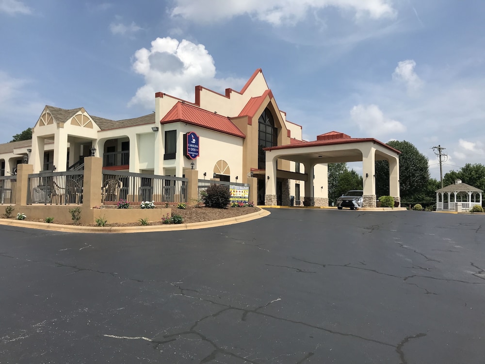 Carolina Inn & Suites of Lake Norman - photo 24