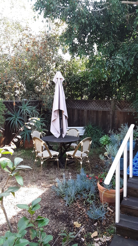 Secret Garden Inn and Cottages - photo 96