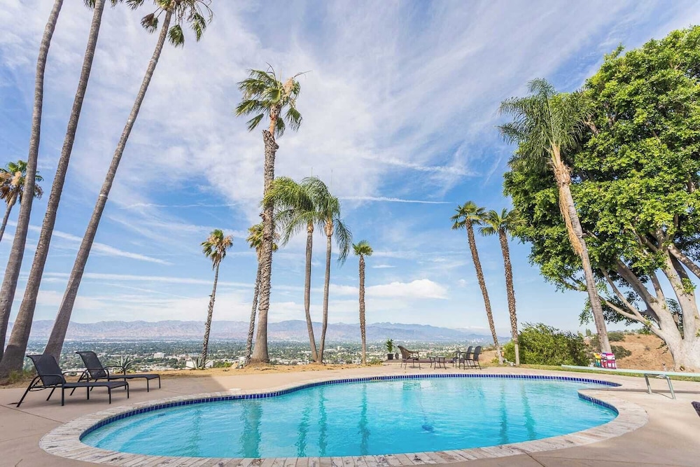 Oak Hills by Avantstay Panoramic View Pool Spa - photo 4