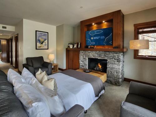 EDM 1510 23 Stunning Retreat — 4-Star Luxury Hotel in Mont-Tremblant, Canada