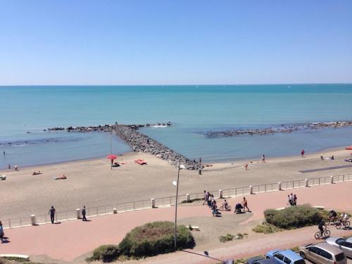 Wonderful front sea — 4-Star Luxury Hotel in Lido Di Ostia, Italy
