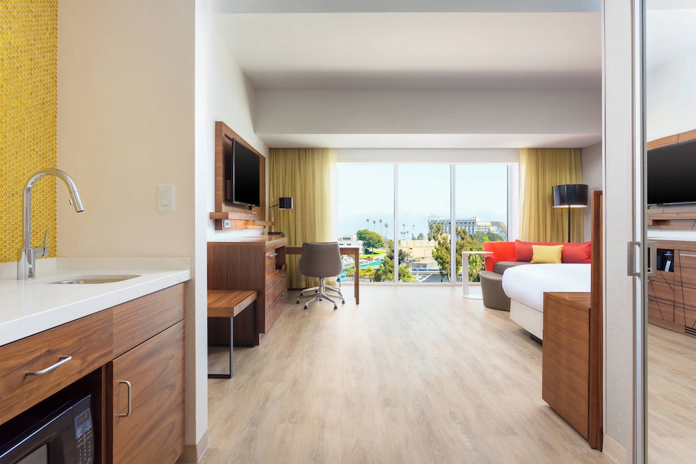 Courtyard by Marriott Santa Monica - photo 14