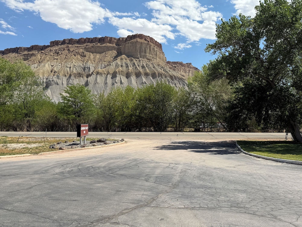 Cathedral Valley Inn - photo 25