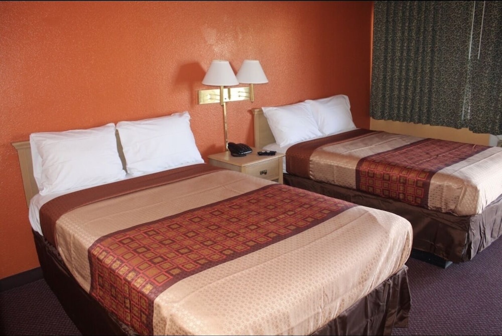 Hutchinson Inn - photo 19
