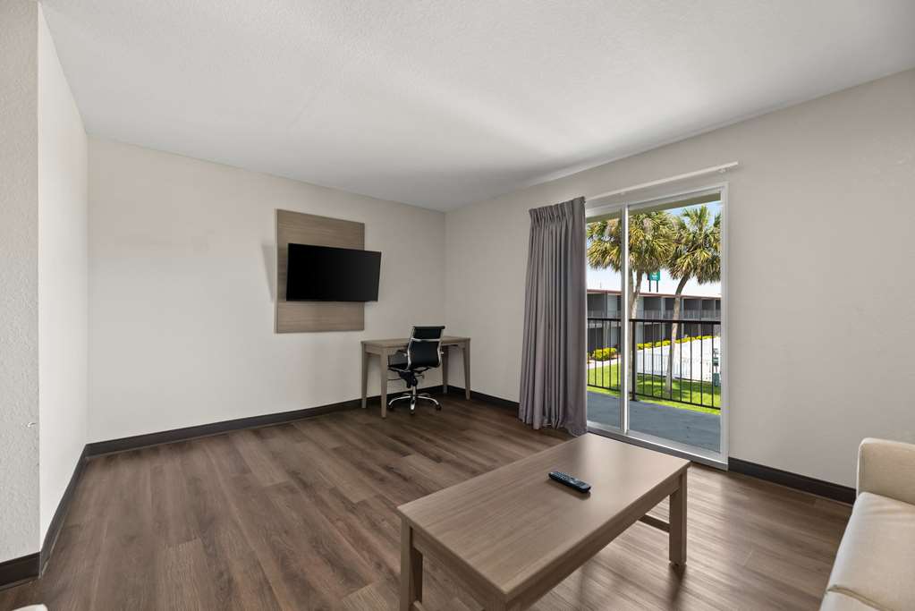 Quality Suites Wildwood The Villages - photo 10