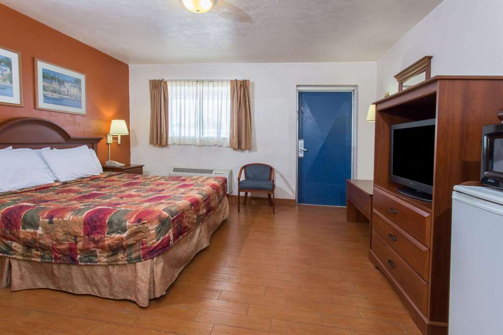 Knights Inn Arcadia - photo 8