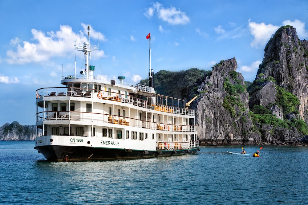 Emeraude Classic Cruises — 4-Star Luxury Hotel in Ha Long, Vietnam