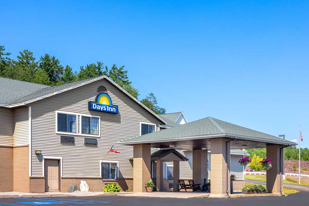 Days Inn by Wyndham Iron Mountain - photo 2