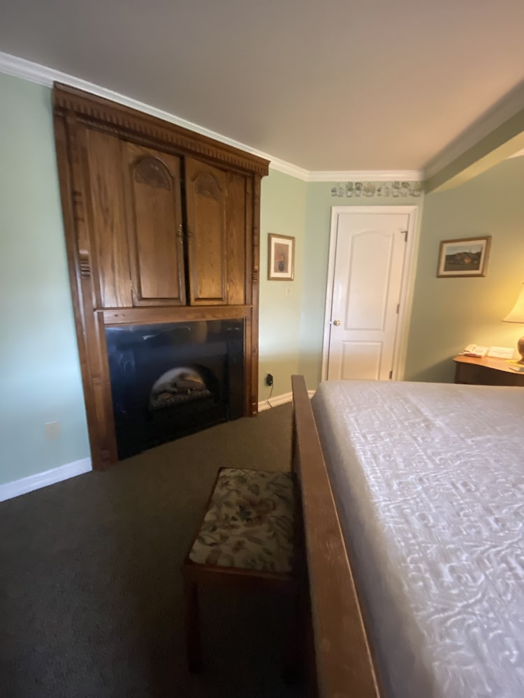 The Cypress Inn Bed & Breakfast - photo 54