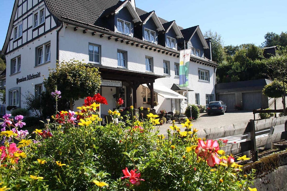 Pension Ferienwohnung Allebrodt — 4-Star Luxury Hotel in Lennestadt, Germany