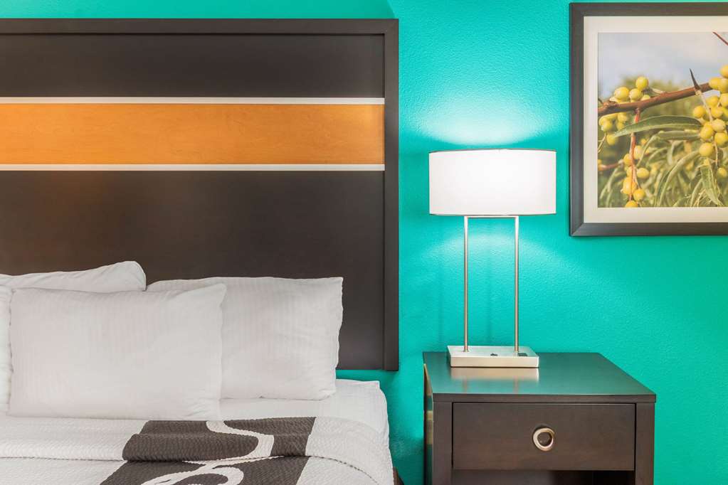 La Quinta Inn & Suites by Wyndham Carlsbad - photo 32
