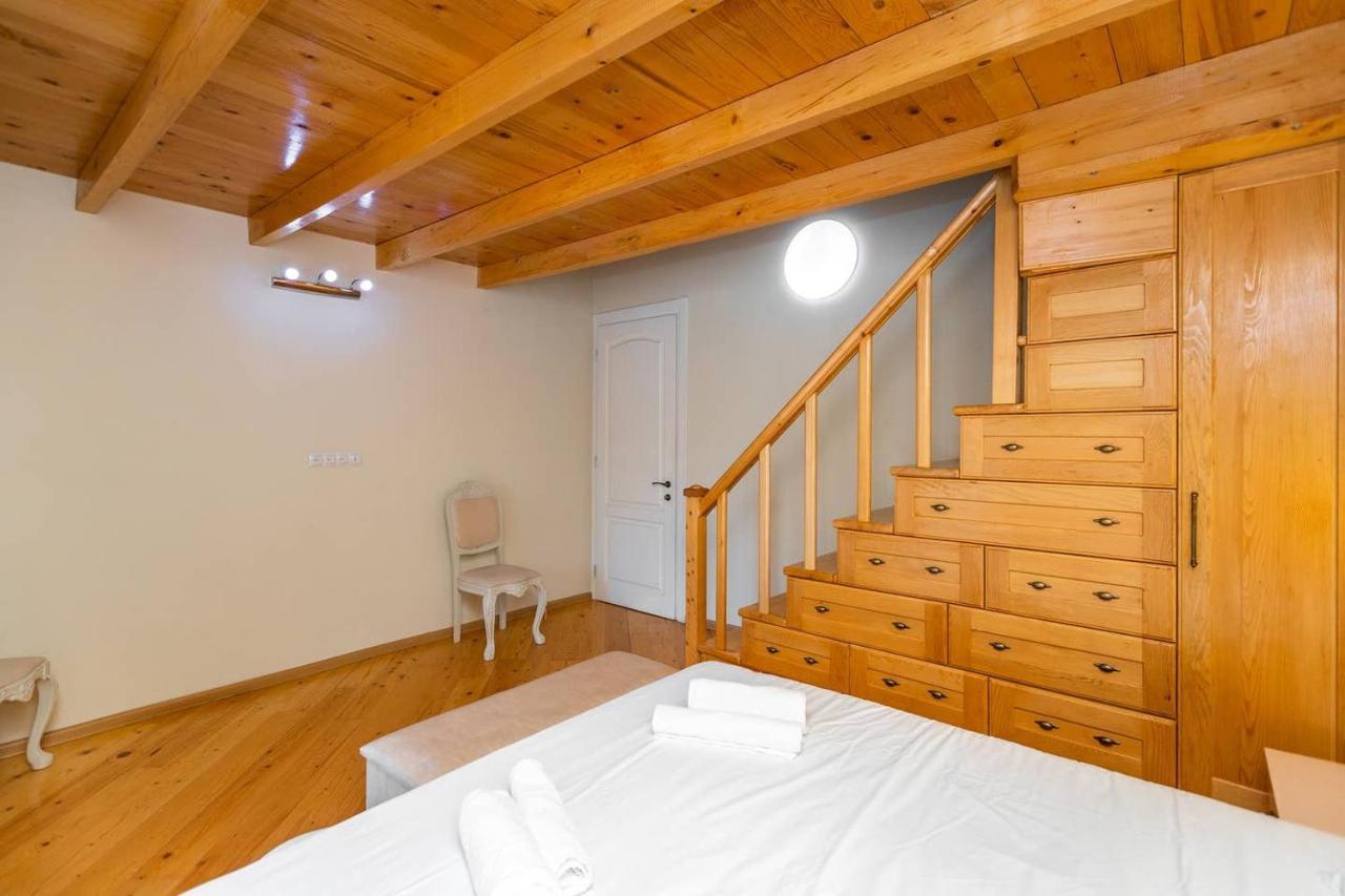 Wehost Duplex Near Rustaveli Avenue