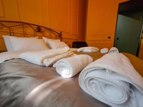 Top Floor Apartment Balcony in sololaki Room 25