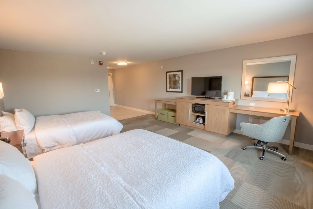 Hampton Inn by Hilton Amesbury - photo 16