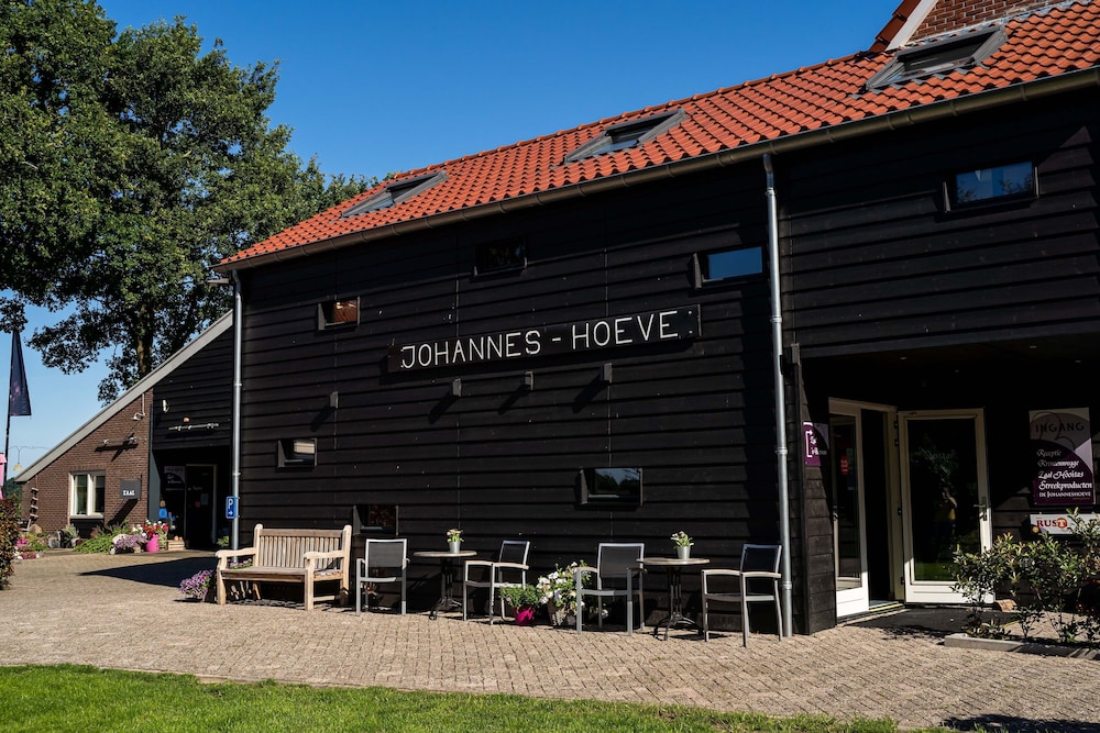 De Johanneshoeve - carbon neutral hotel in Den Ham