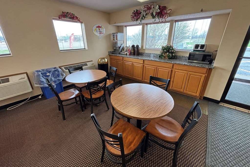 Super 8 by Wyndham Du Quoin - photo 15
