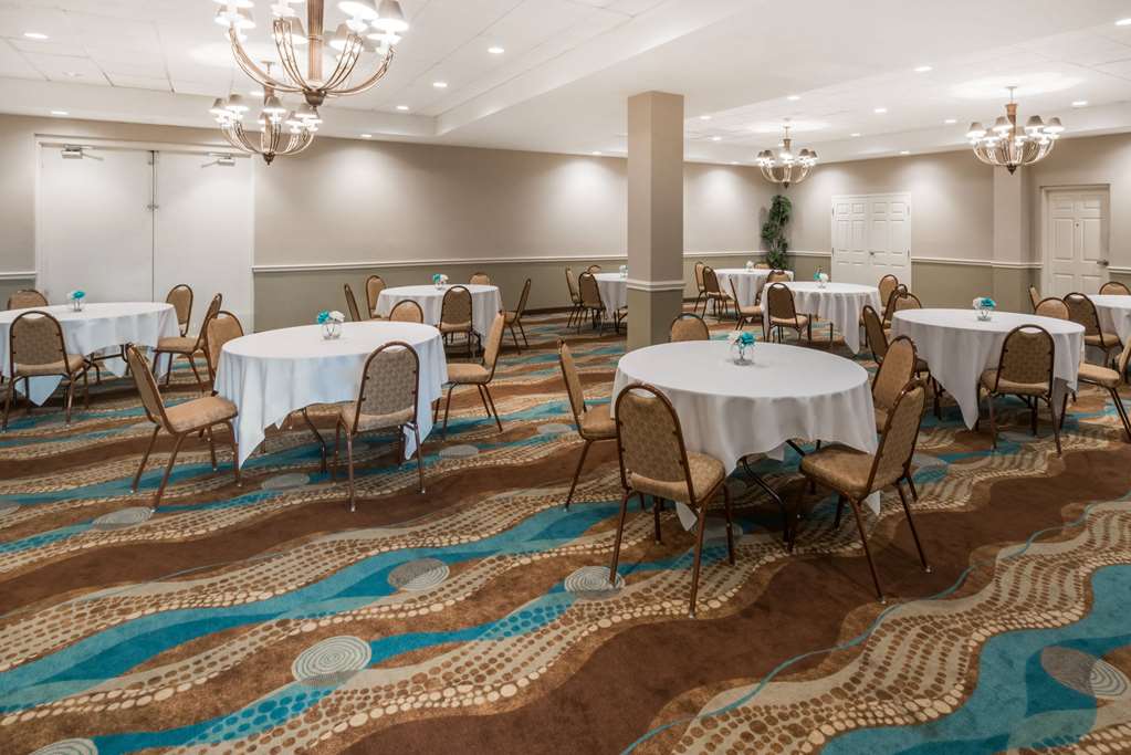 Wyndham Garden Wichita Downtown - photo 24