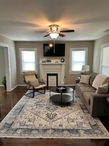 Charming 2 bed home Close to Downtown Concord — 4-Star Luxury Hotel in Concord, United States