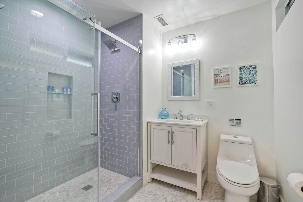 Immaculate 3 BDR in Oceanside Private Pool & Spa - photo 17